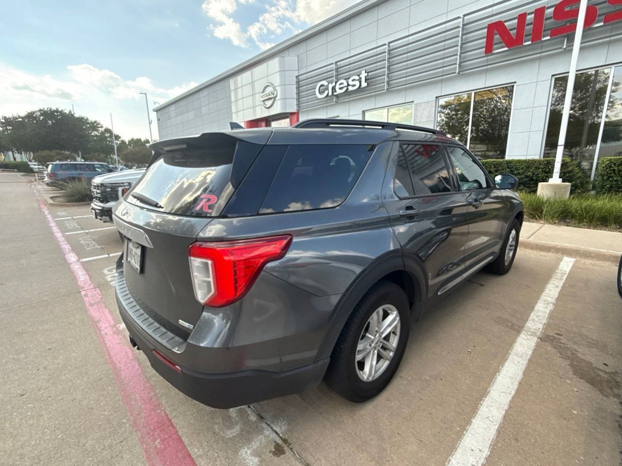 Used 2020 Ford Explorer XLT w/ Class III Trailer Tow Package AWD/4WD image 2