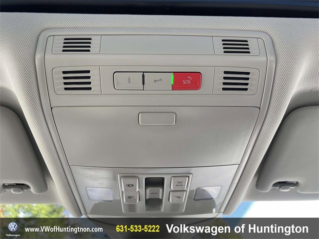 Certified 2025 Volkswagen Jetta SE w/ Sunroof Package image 31