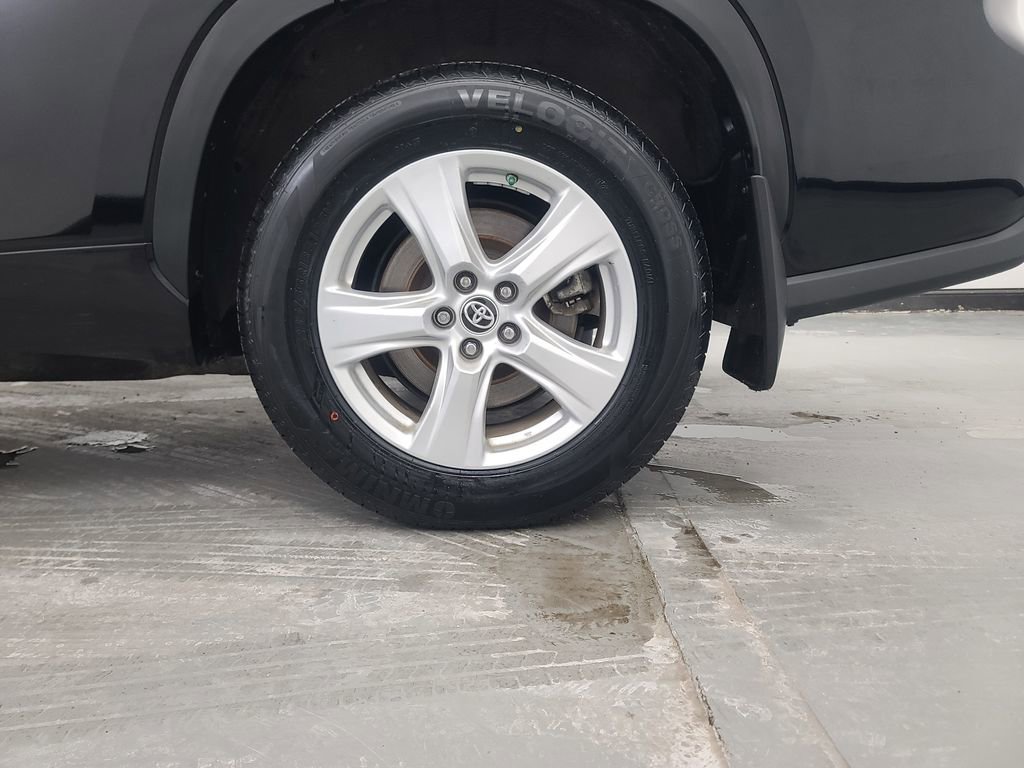 Used 2023 Toyota Highlander LE image 10