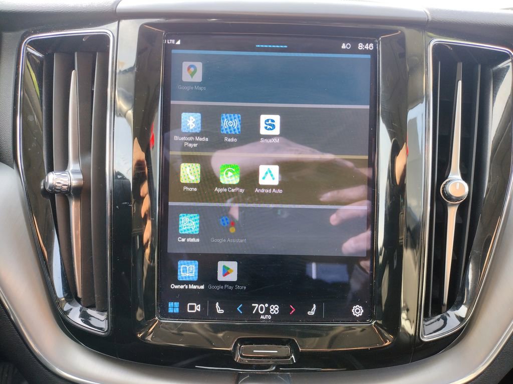 Used 2023 Volvo XC60 B5 Core image 6