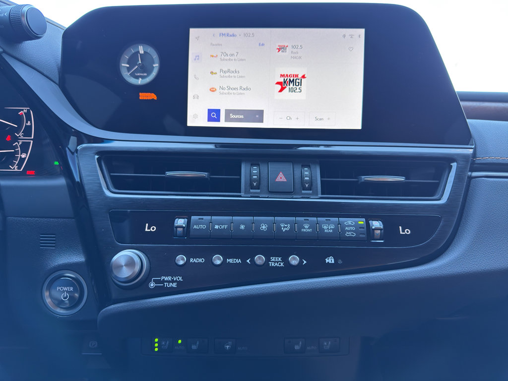 Used 2024 Lexus ES 300h Premium image 16