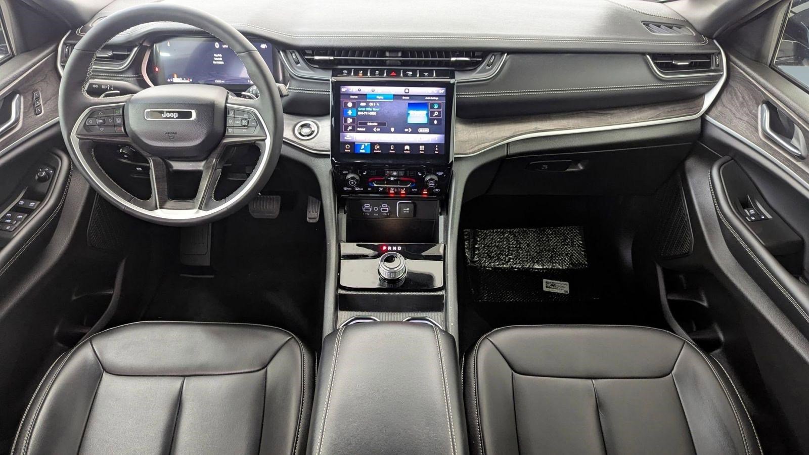 Used 2025 Jeep Grand Cherokee Limited RWD image 15