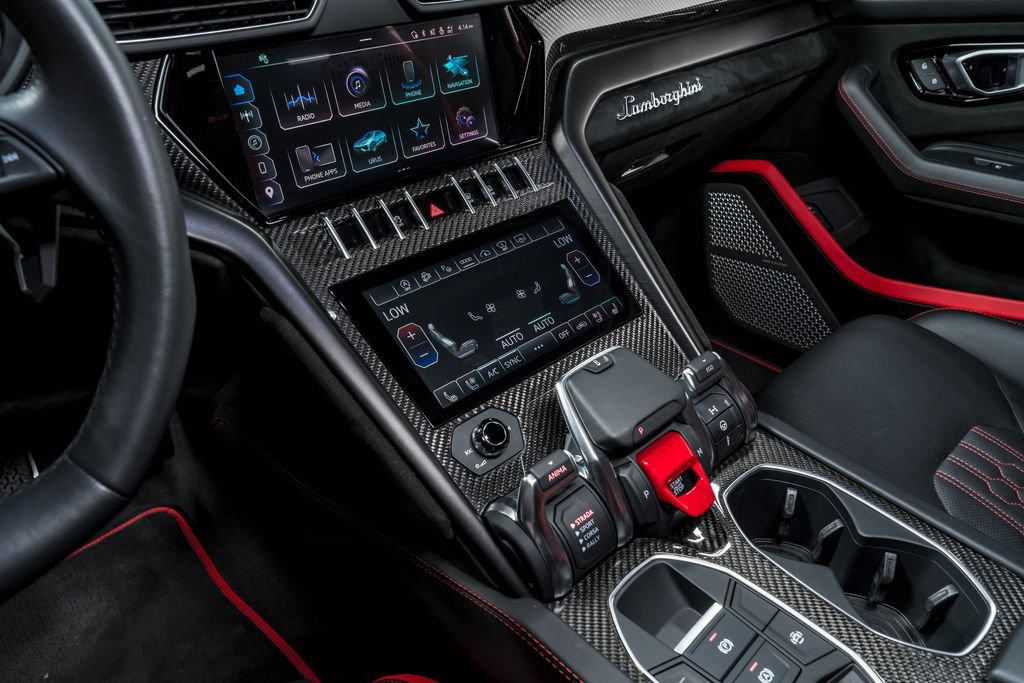 Used 2023 Lamborghini Urus Performante AWD/4WD image 24