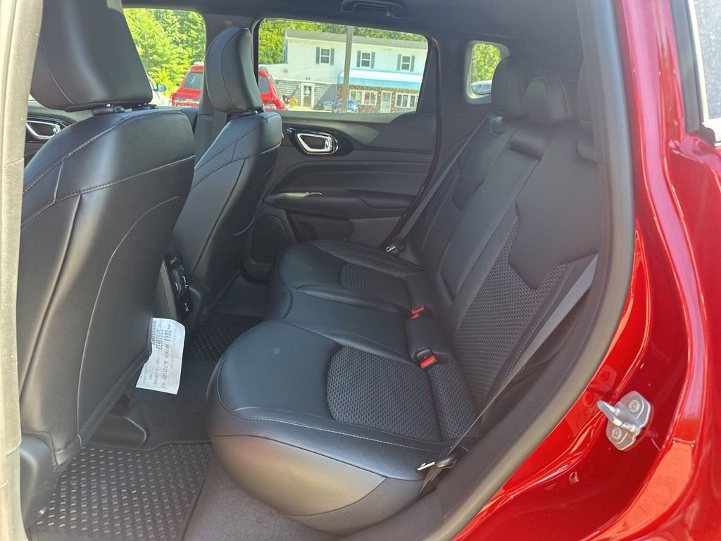 New 2025 Jeep Compass Latitude w/ Sun & Sound Group image 27