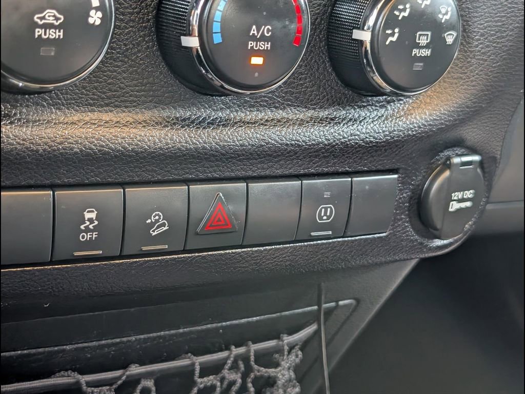 Used 2016 Jeep Wrangler Unlimited Rubicon w/ Connectivity Group AWD/4WD image 15