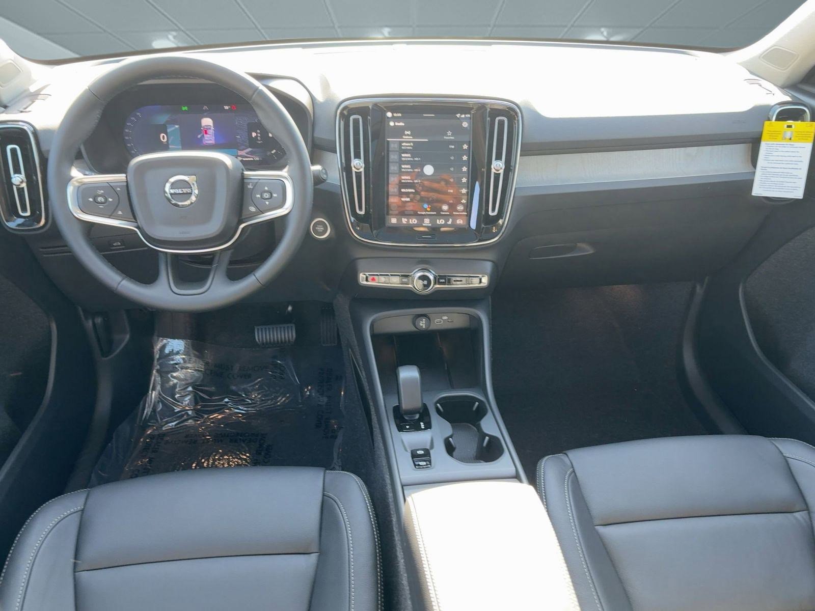 New 2026 Volvo XC40 B5 Core w/ Climate Package image 15