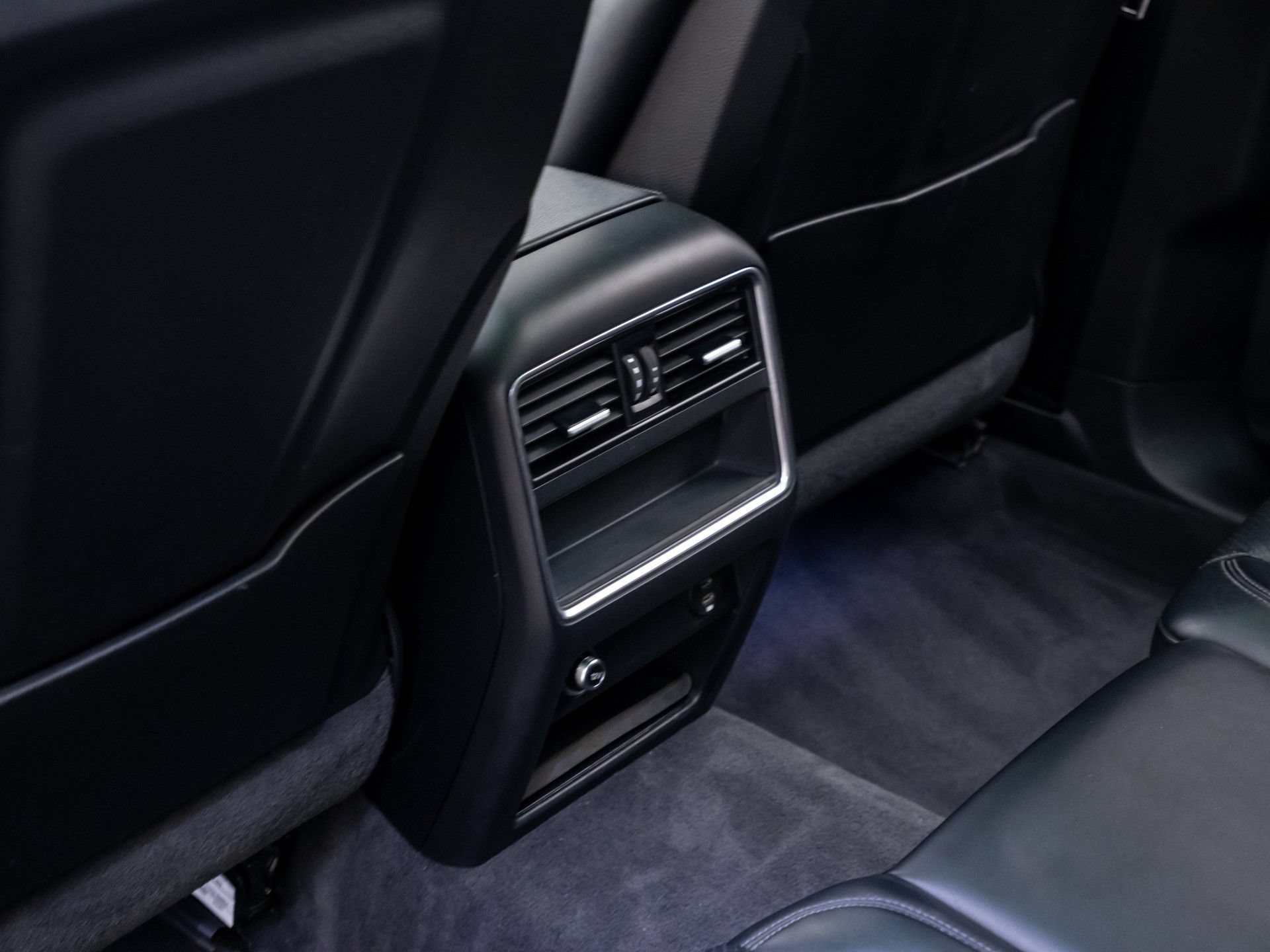 Certified 2023 Porsche Cayenne AWD/4WD image 19