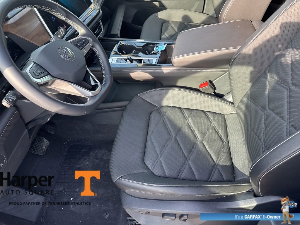 Used 2024 Volkswagen Atlas SE w/ Black Wheel Package image 13