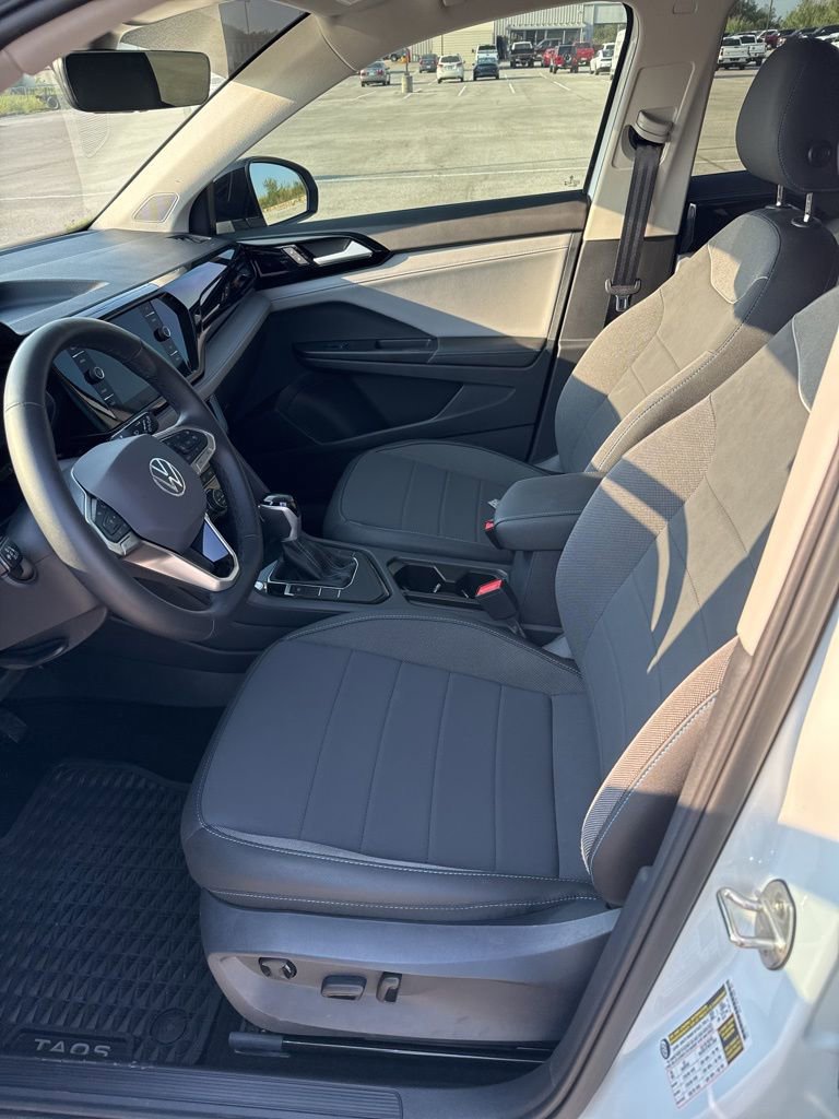 Used 2024 Volkswagen Taos SE image 8
