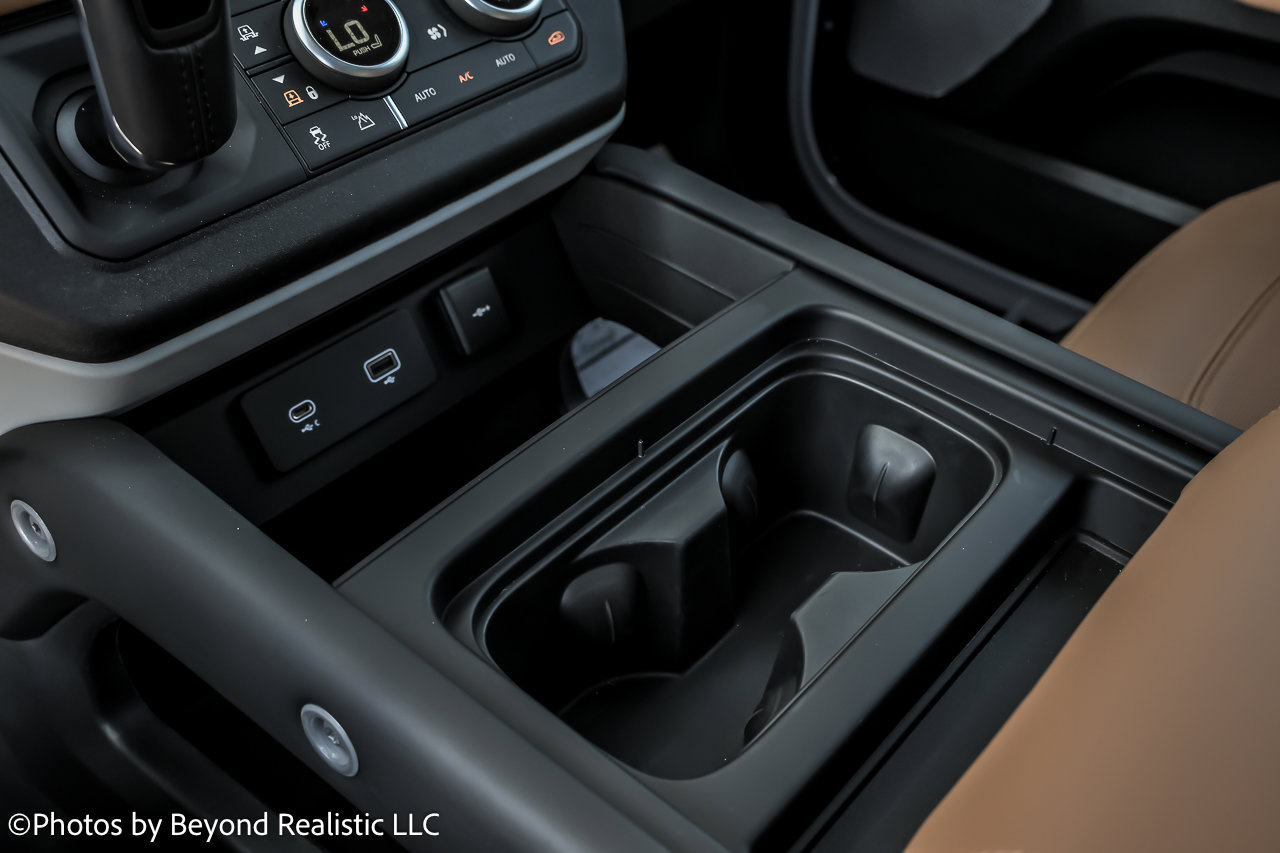 Used 2023 Land Rover Defender 130 SE image 46