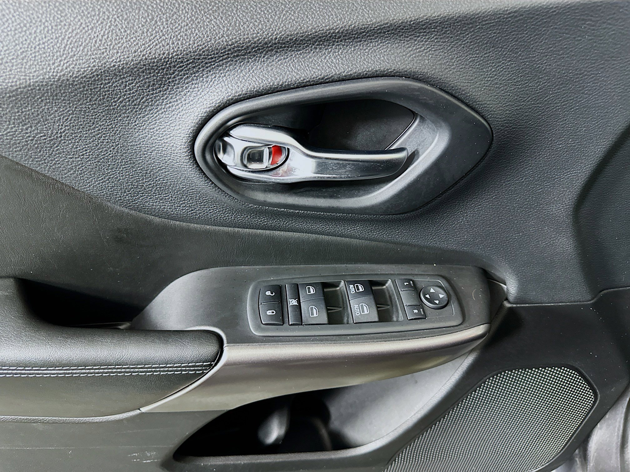 Used 2019 Jeep Cherokee Latitude Plus FWD image 15