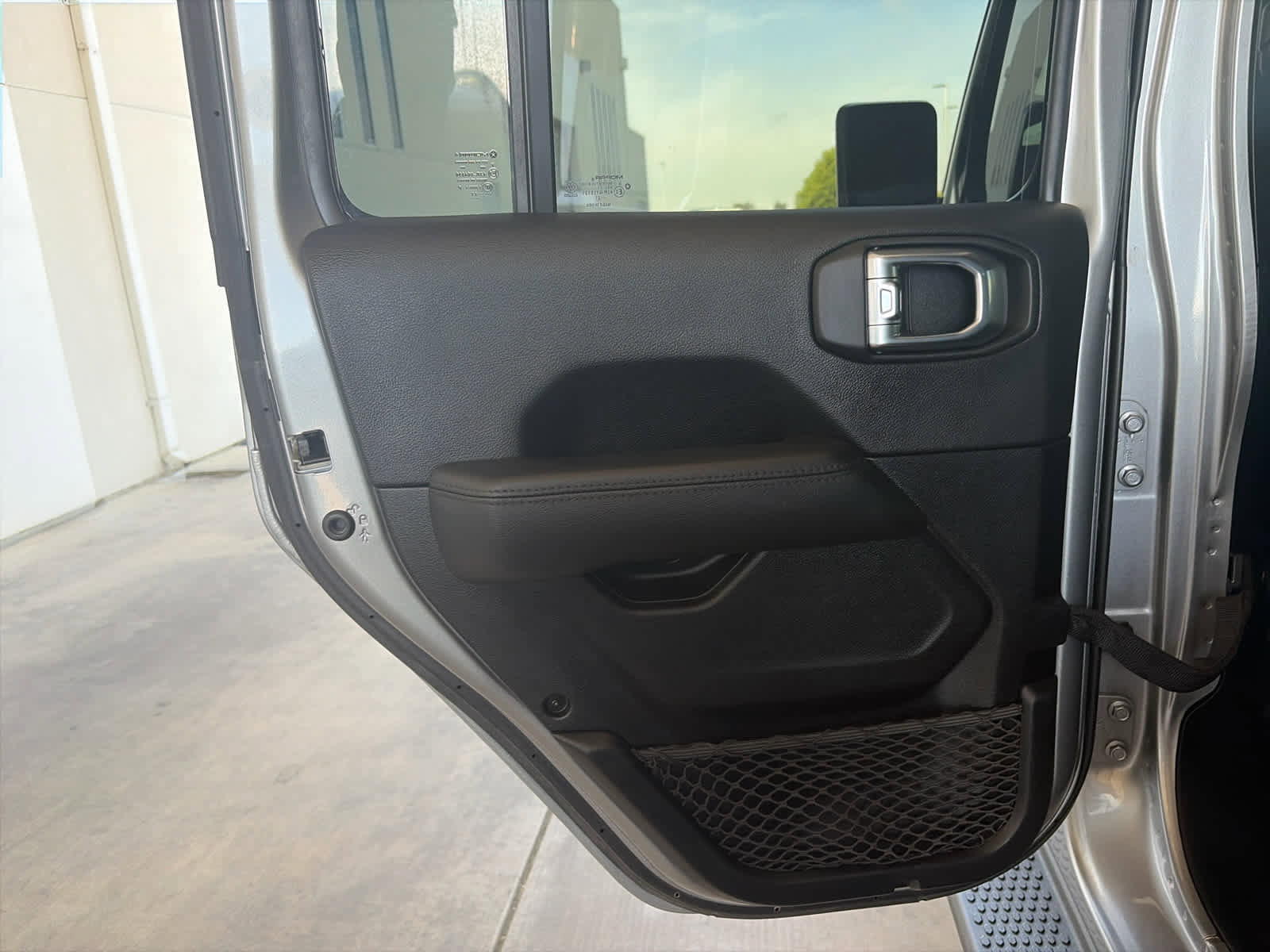 Used 2021 Jeep Wrangler Unlimited Sahara AWD/4WD image 9