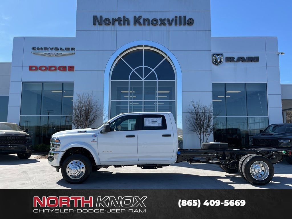 New 2026 RAM 5500 4x4 Crew Cab image 2