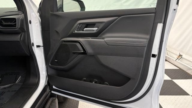 Used 2025 Chevrolet Silverado EV LT AWD/4WD image 24