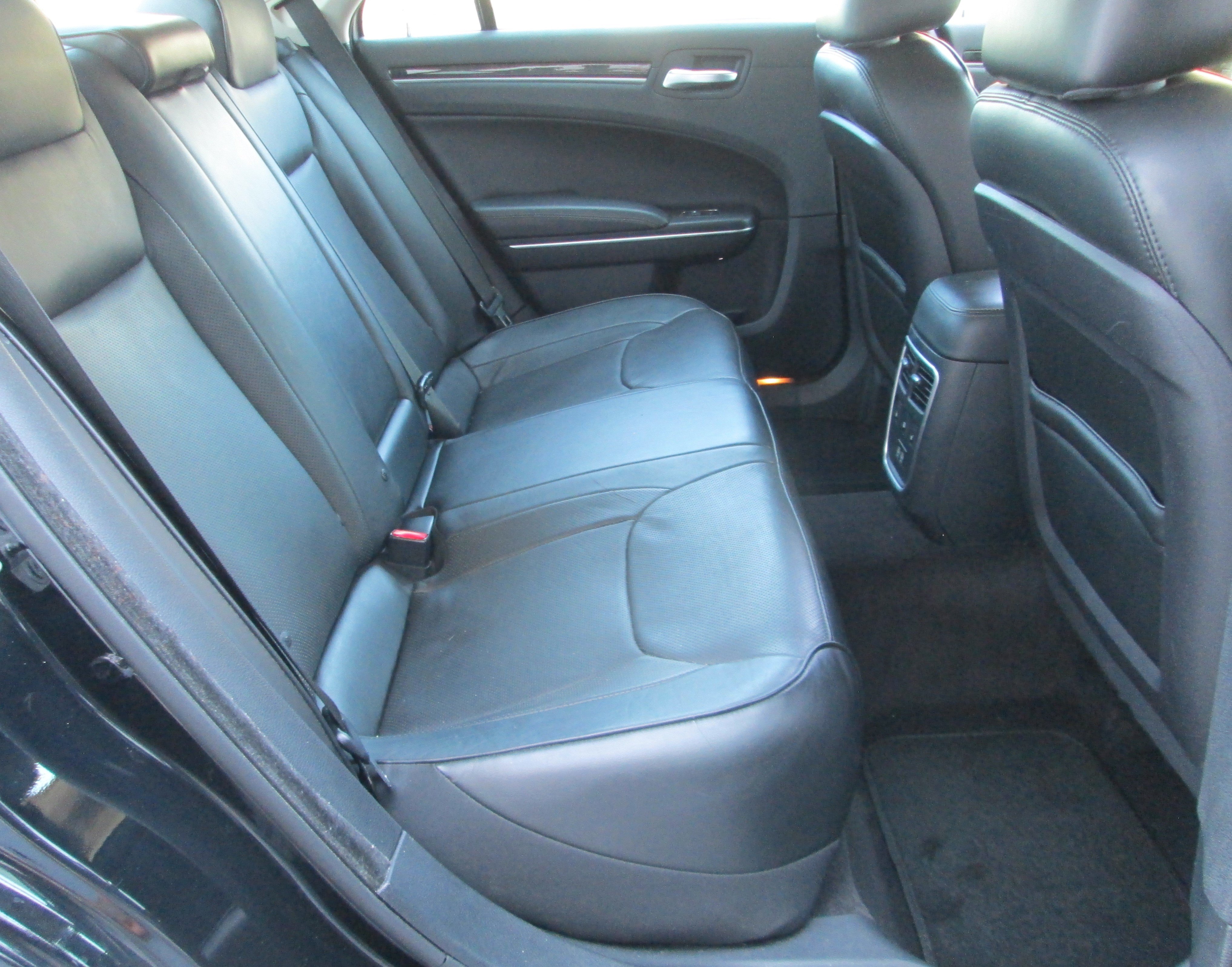 Used 2016 Chrysler 300 C AWD/4WD image 12