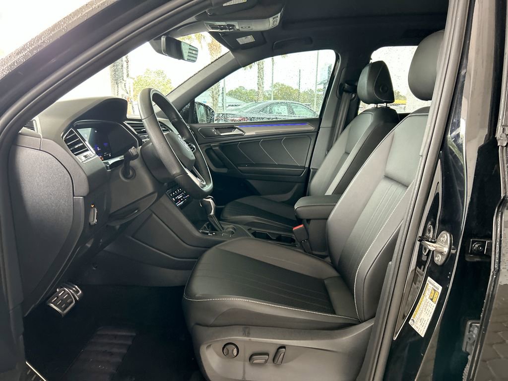 Certified 2024 Volkswagen Tiguan SE R-Line image 11
