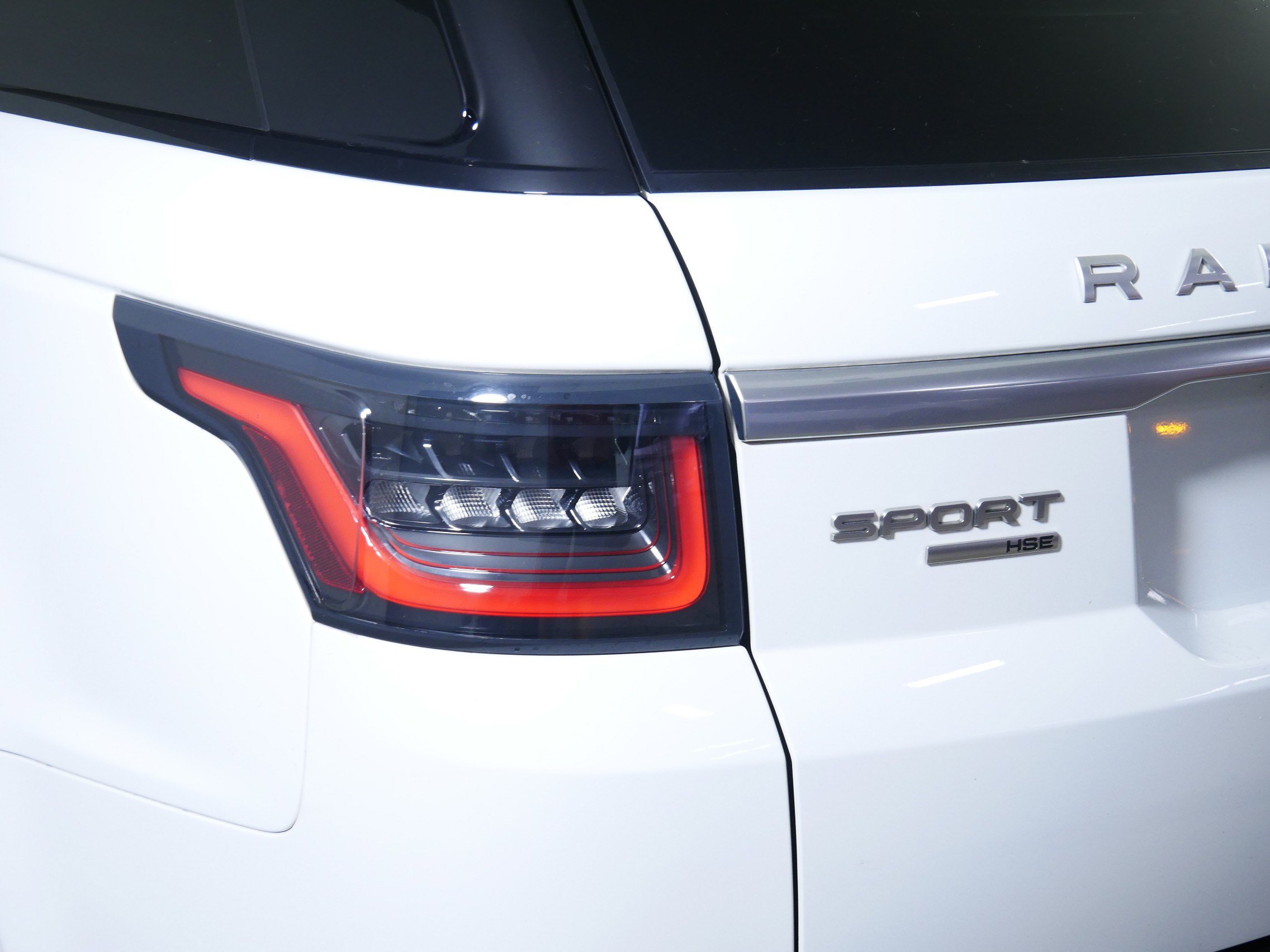 Used 2019 Land Rover Range Rover Sport HSE AWD/4WD image 17