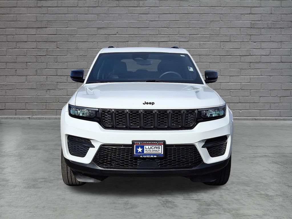 Used 2023 Jeep Grand Cherokee Altitude AWD/4WD image 4