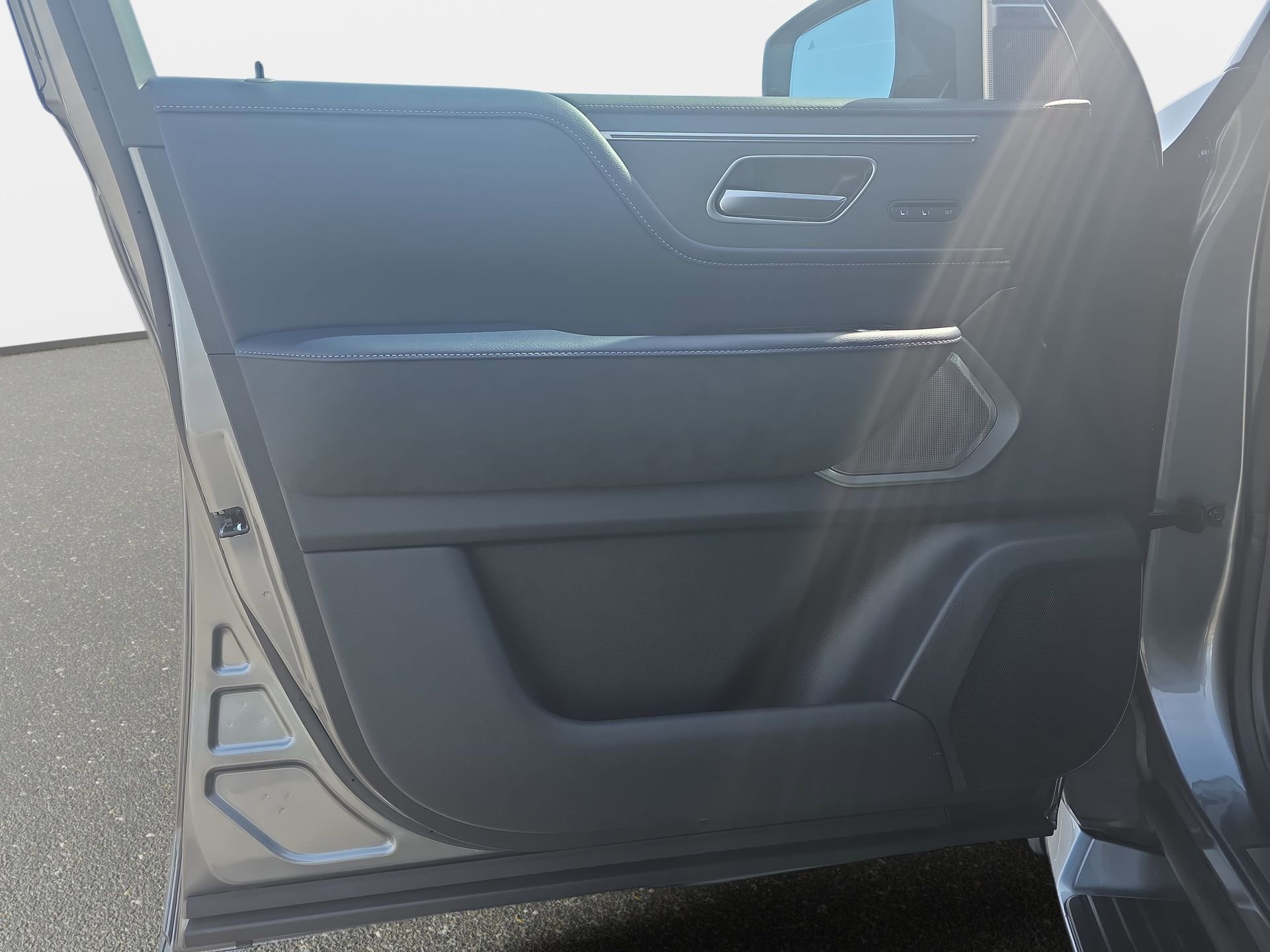 New 2026 INFINITI QX80 4WD w/ Sport Exterior Package image 26