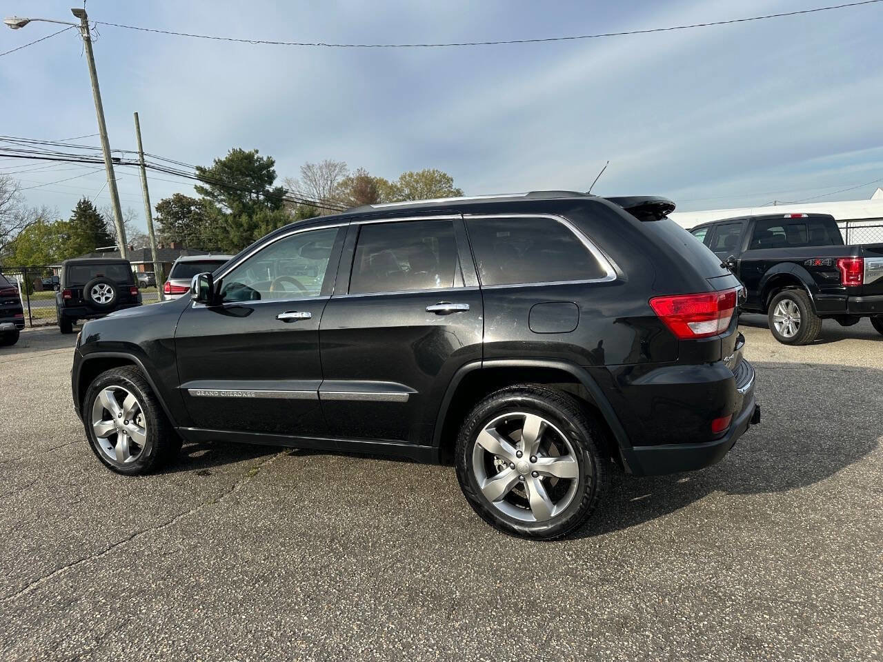 Used 2013 Jeep Grand Cherokee Overland image 24