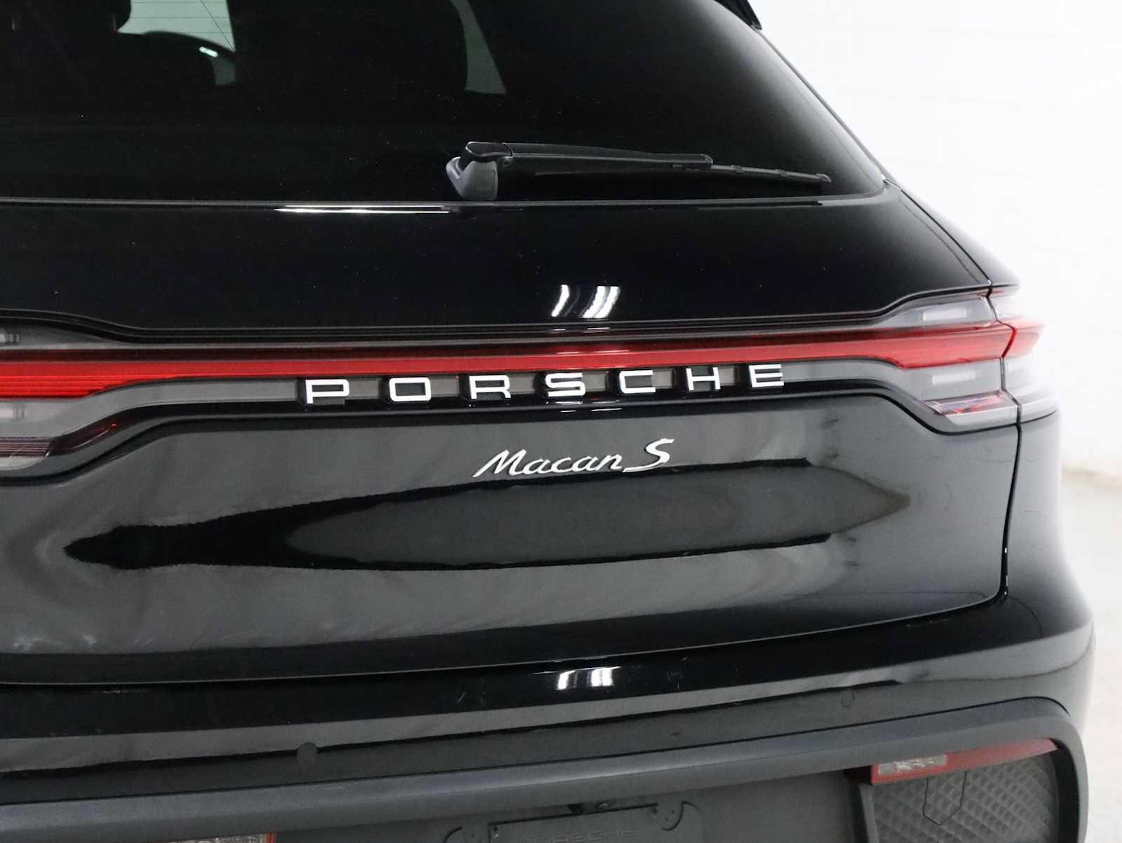 Certified 2025 Porsche Macan S AWD/4WD image 8
