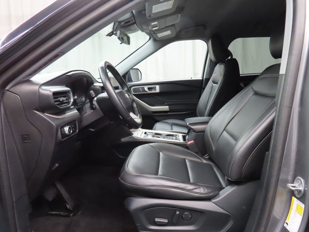 Used 2023 Ford Explorer XLT AWD/4WD image 7