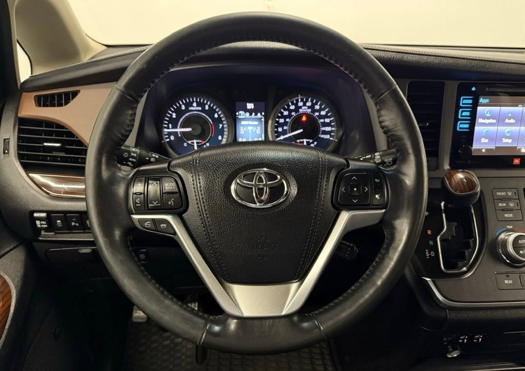 Used 2015 Toyota Sienna Limited image 39