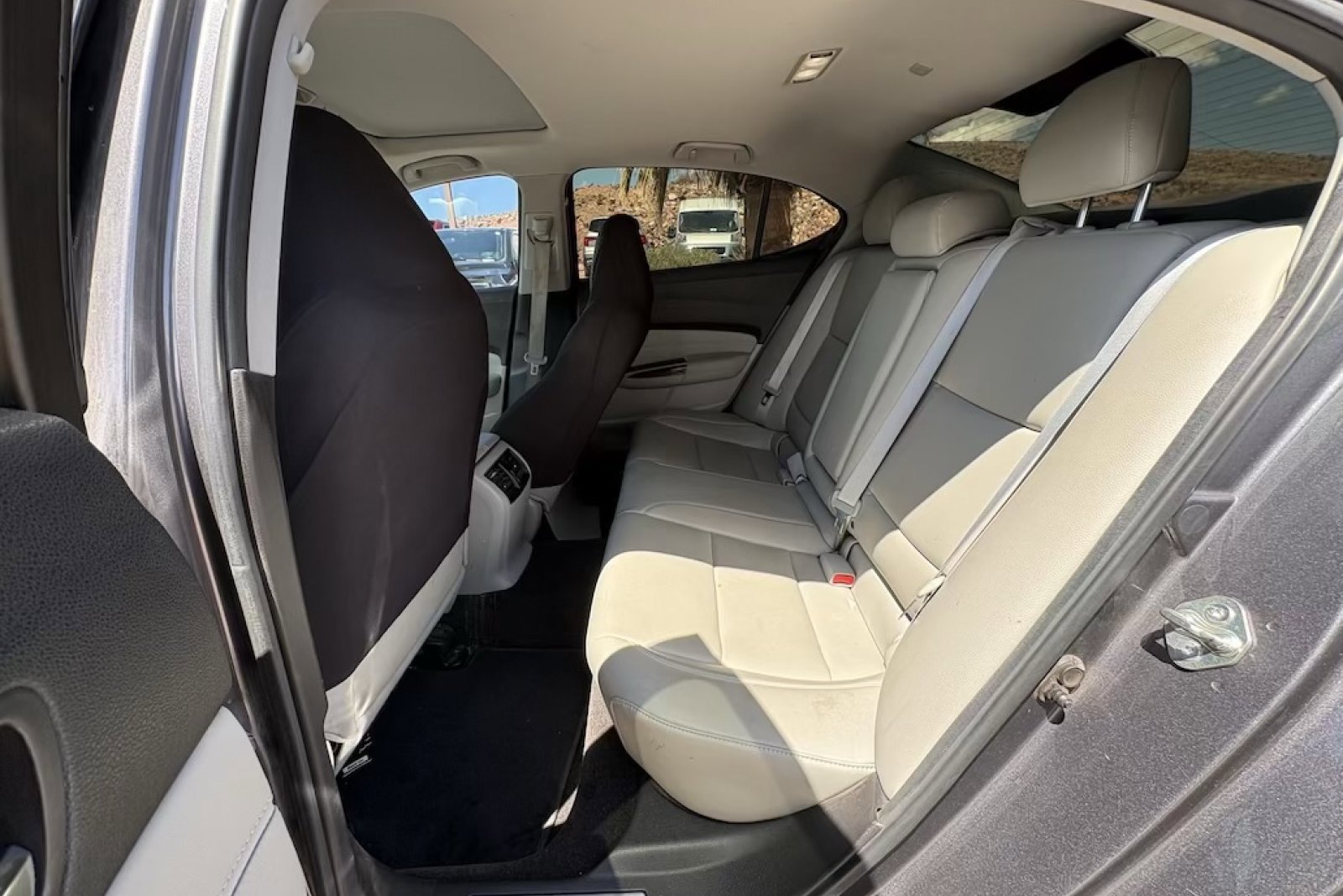 Used 2017 Acura TLX FWD image 10