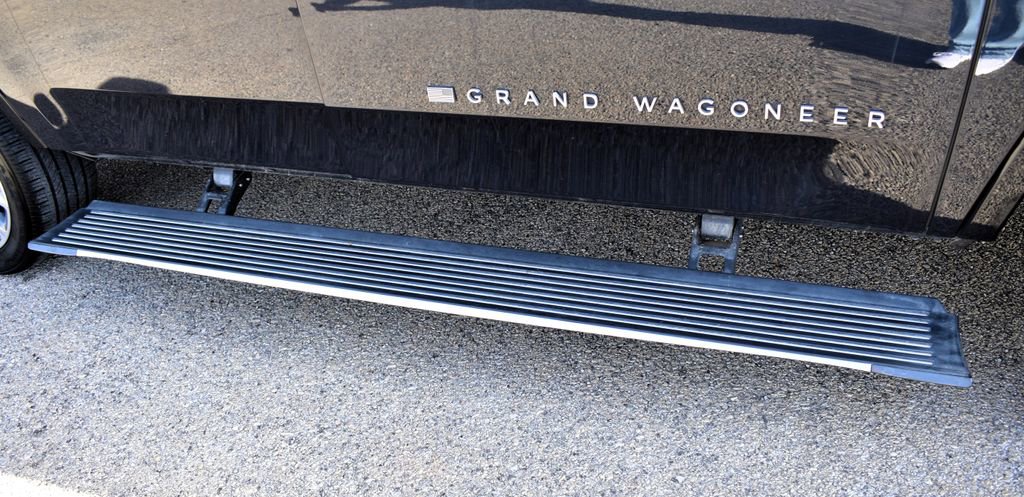 Used 2022 Jeep Grand Wagoneer Series II w/ Premium Group II image 9