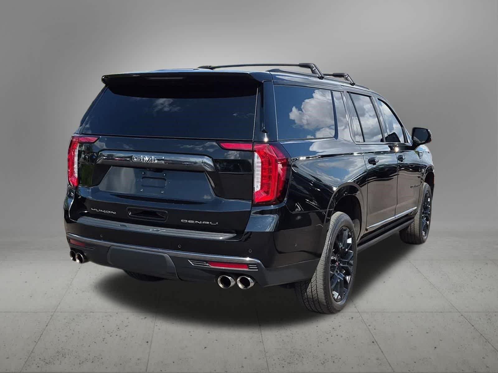 Used 2023 GMC Yukon XL Denali Ultimate AWD/4WD image 6
