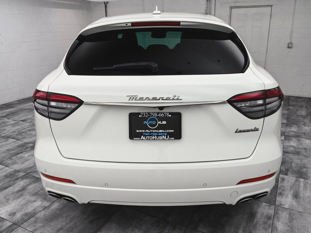 Used 2024 Maserati Levante GT Ultima image 5