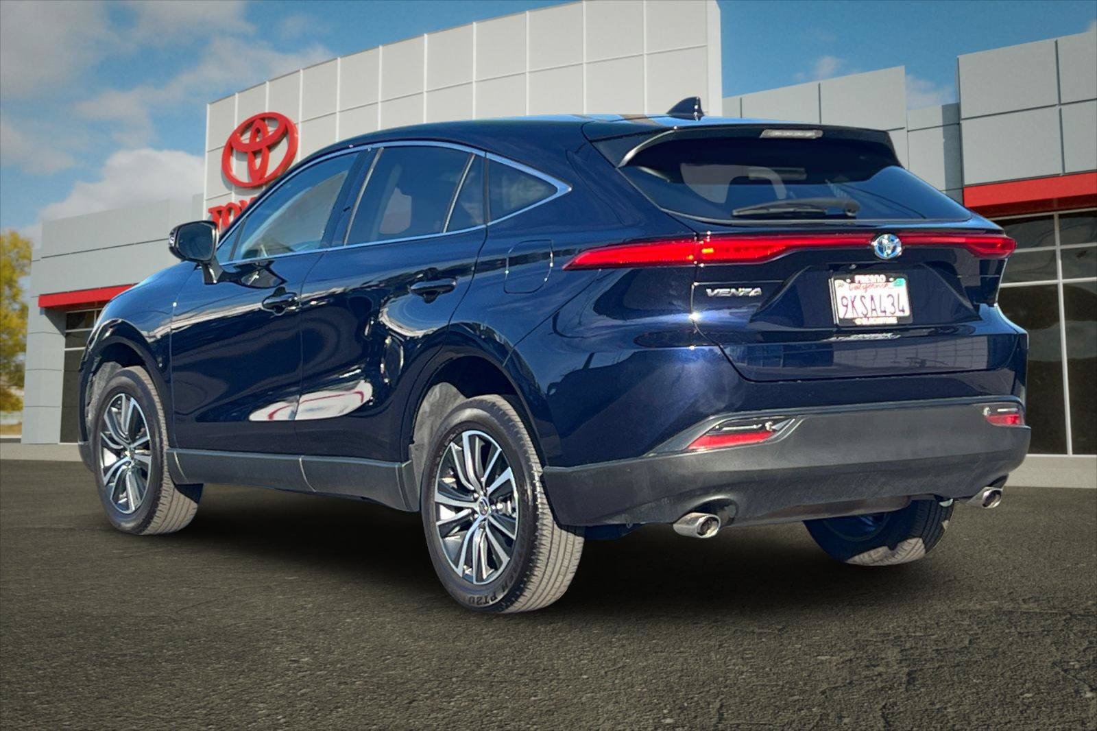 Certified 2024 Toyota Venza LE AWD/4WD image 5