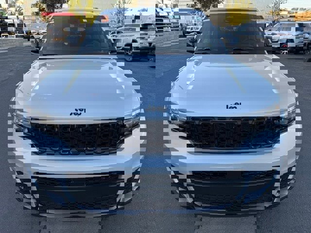New 2025 Jeep Grand Cherokee L Laredo