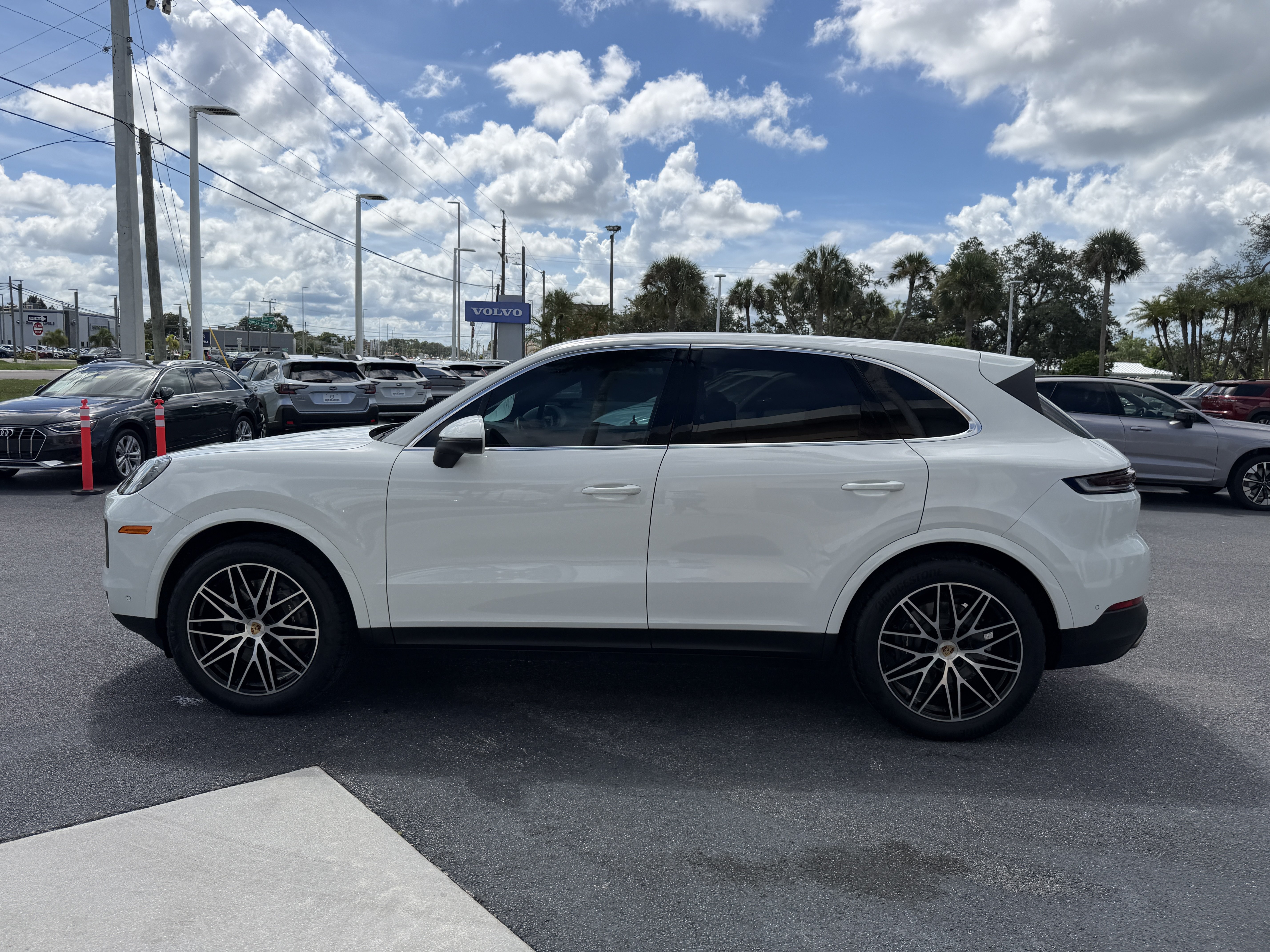 Used 2024 Porsche Cayenne AWD/4WD image 6