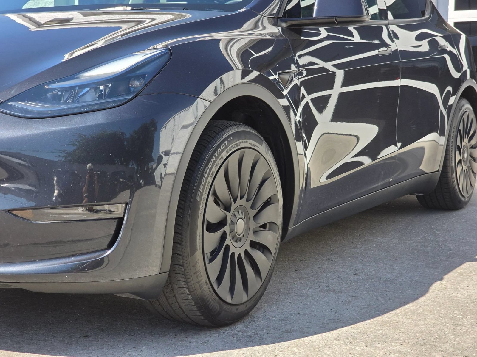 Used 2024 Tesla Model Y 2WD image 39