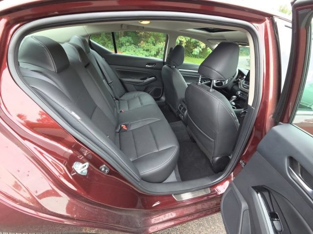 Used 2025 Nissan Altima 2.5 SL FWD image 28