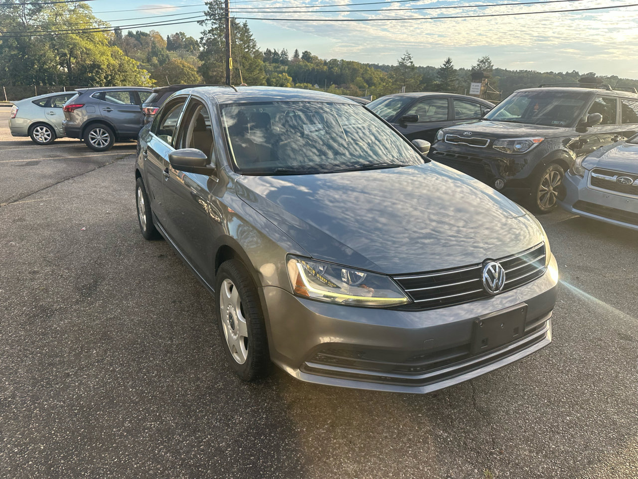 Used 2017 Volkswagen Jetta S image 2