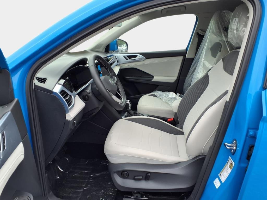 New 2025 Volkswagen Taos SE image 11