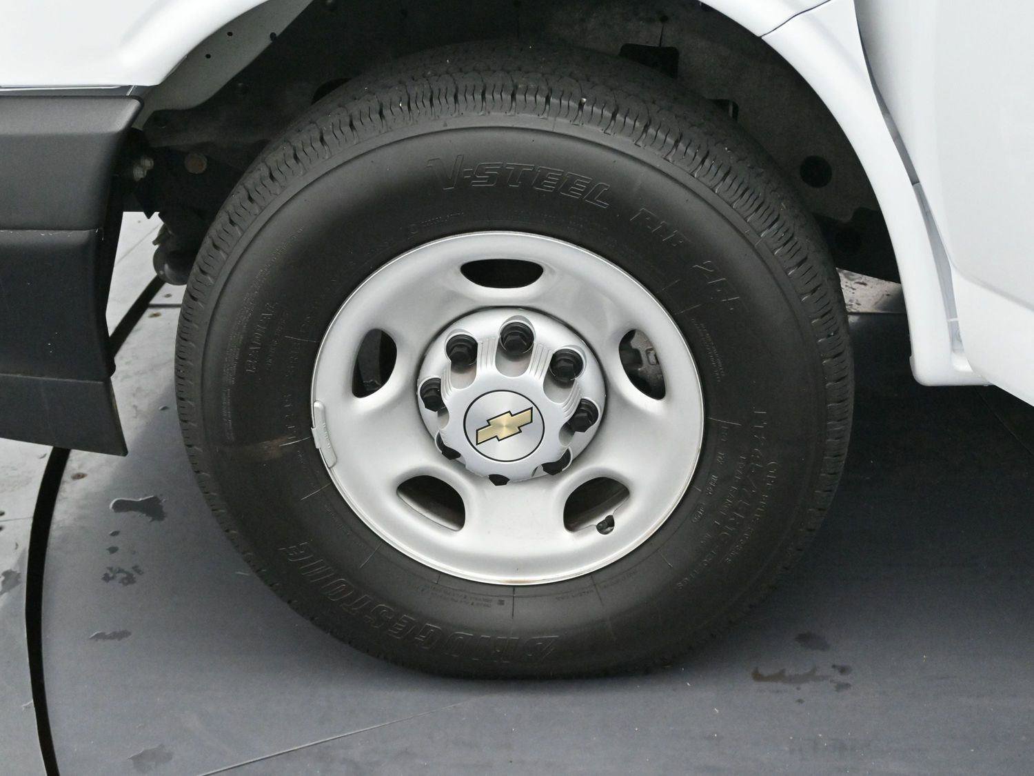 Used 2025 Chevrolet Express 3500 LS image 30