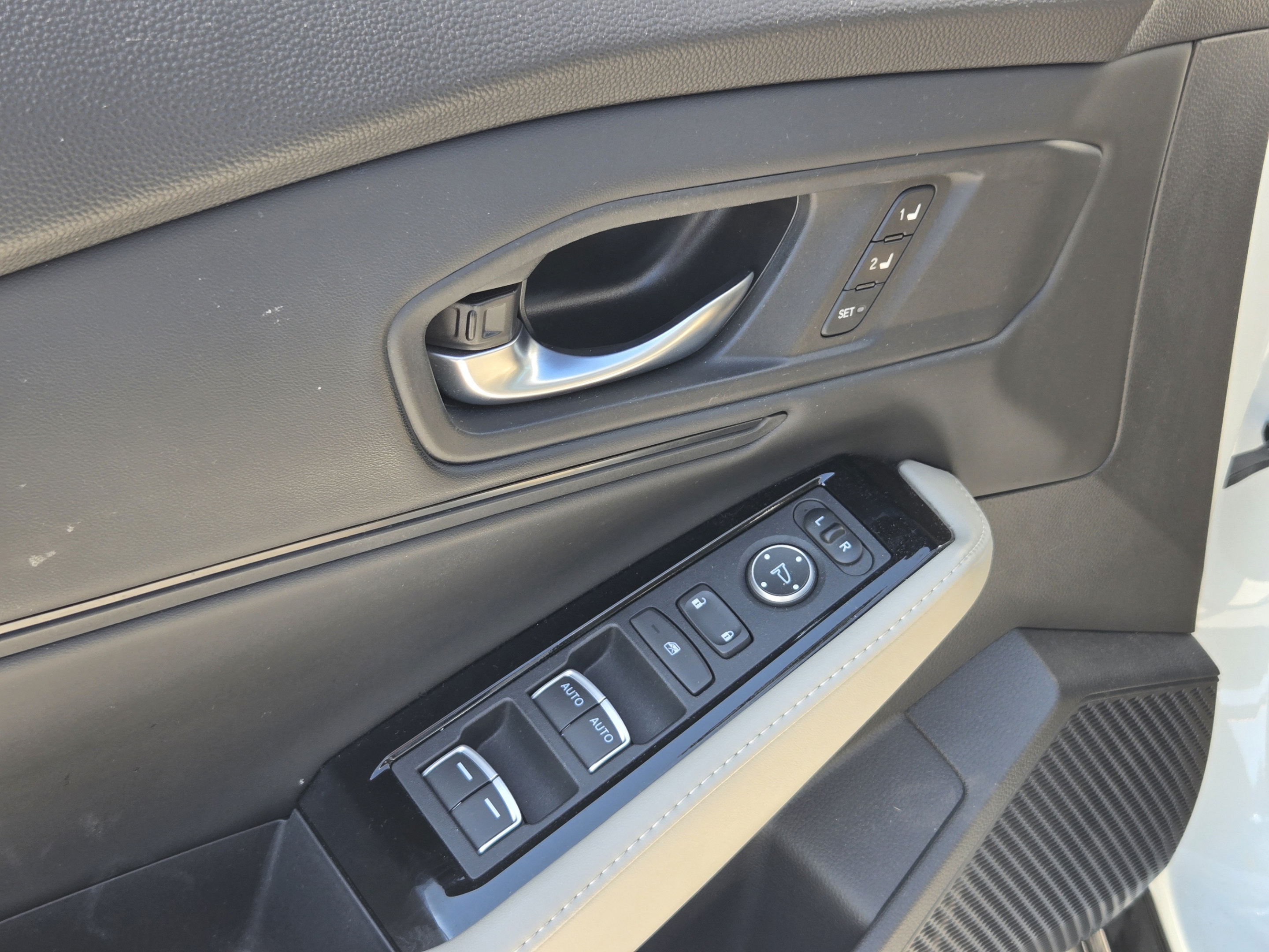 Used 2023 Honda Accord Touring image 9