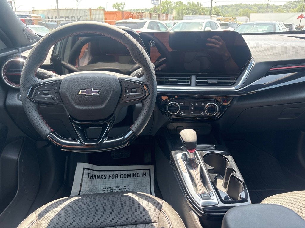 Used 2025 Chevrolet Trax RS w/ Sunroof Package image 21