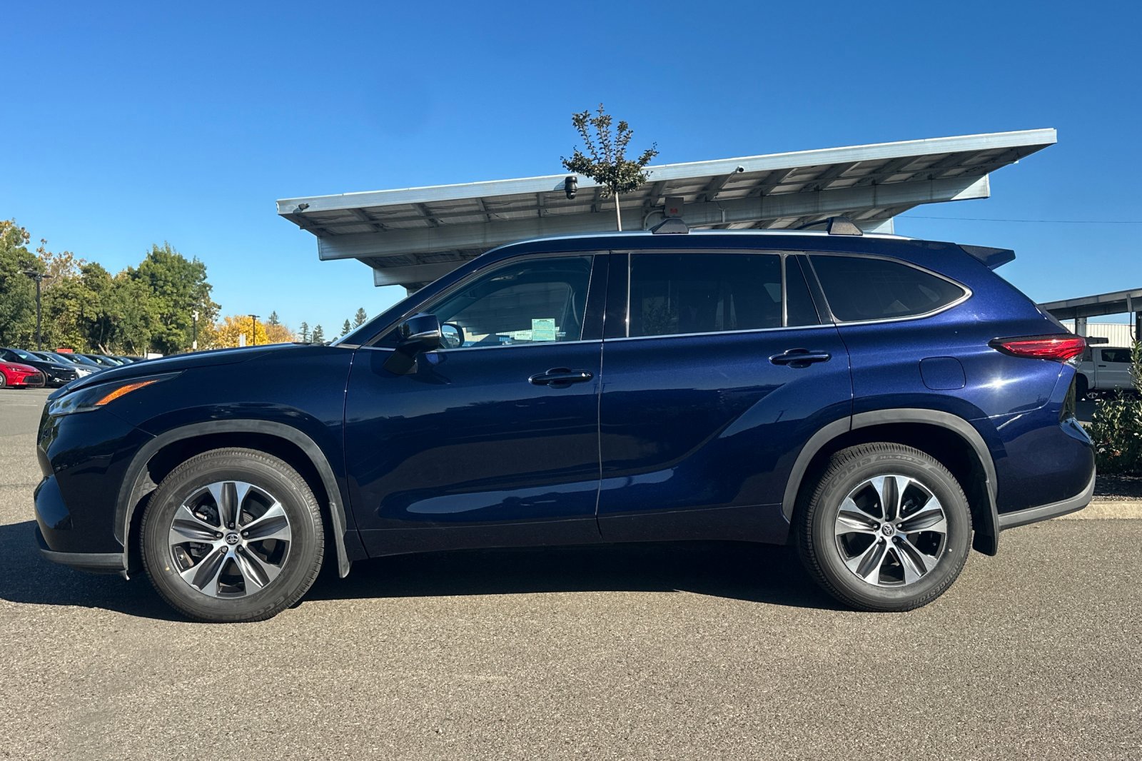 Used 2021 Toyota Highlander XLE image 7