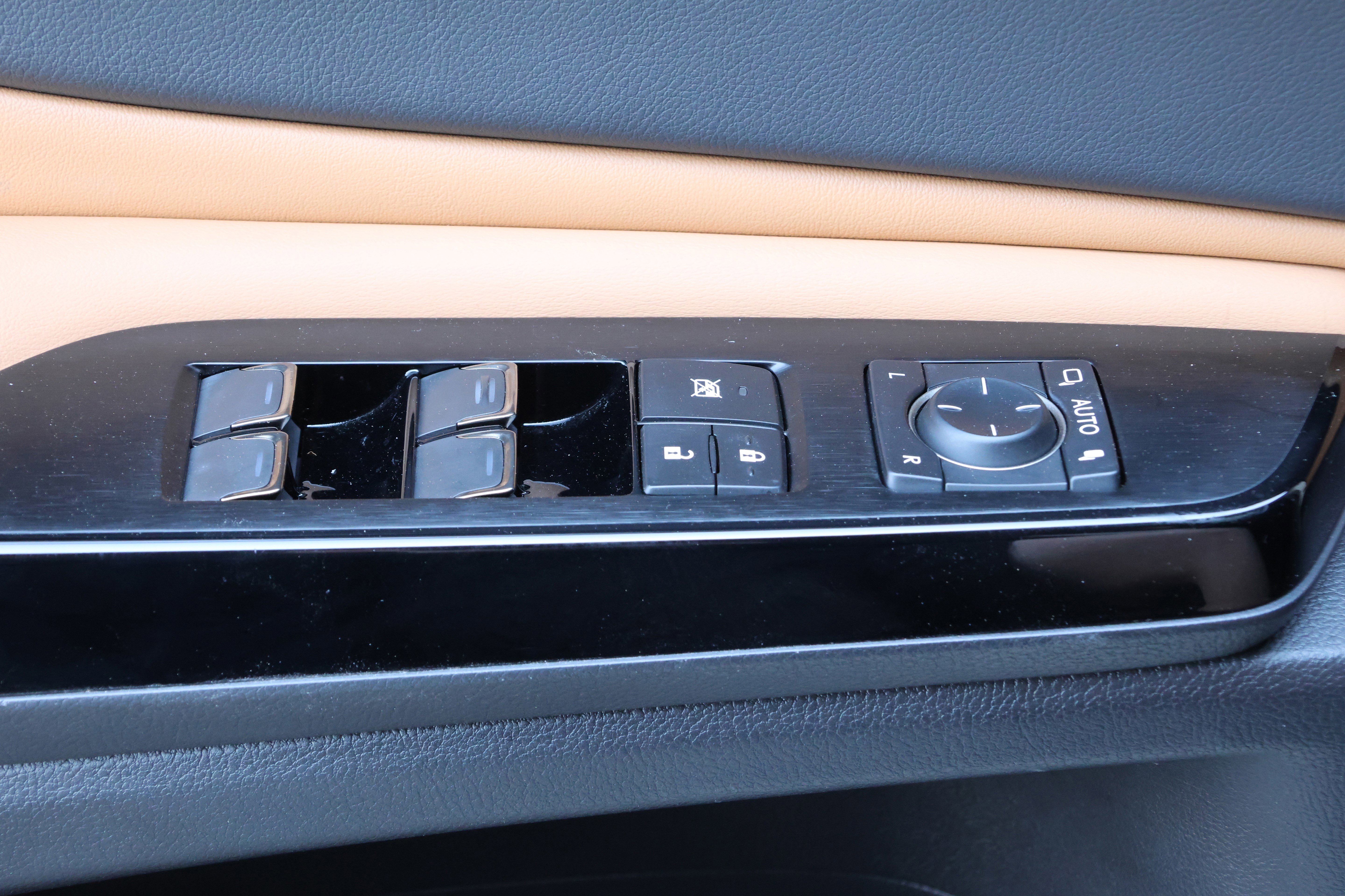 Certified 2025 Lexus ES 350 w/ Premium Package image 14