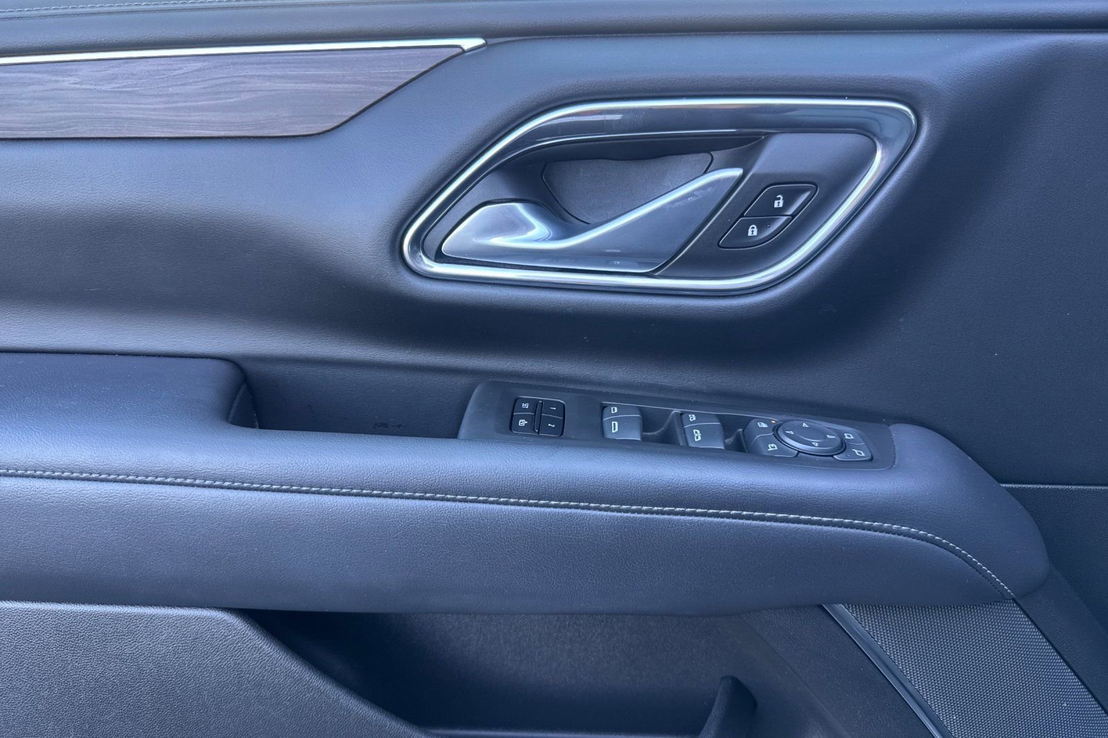 Used 2022 Chevrolet Tahoe Z71 w/ Off-Road Capability Package image 12