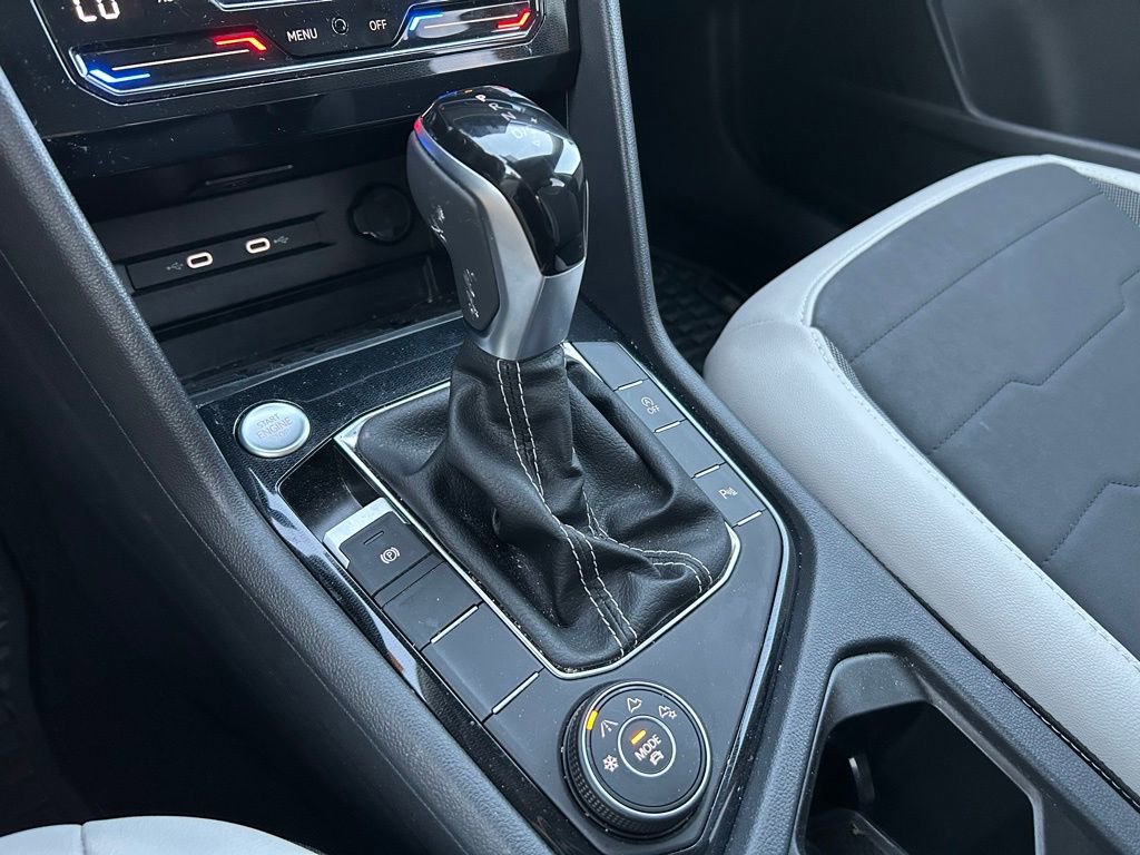 Used 2025 Volkswagen Taos SE image 27