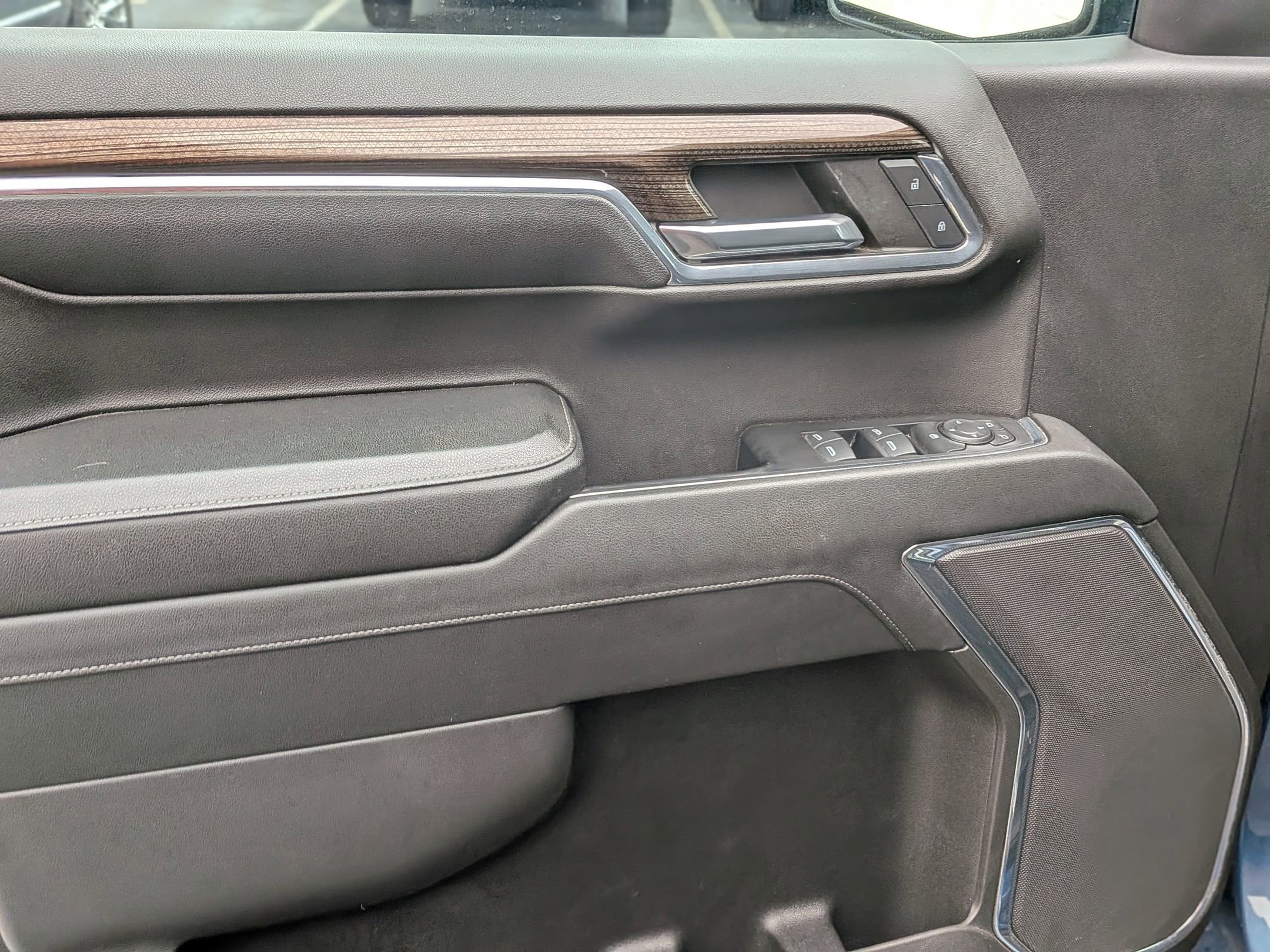 Used 2024 Chevrolet Silverado 1500 LT image 14