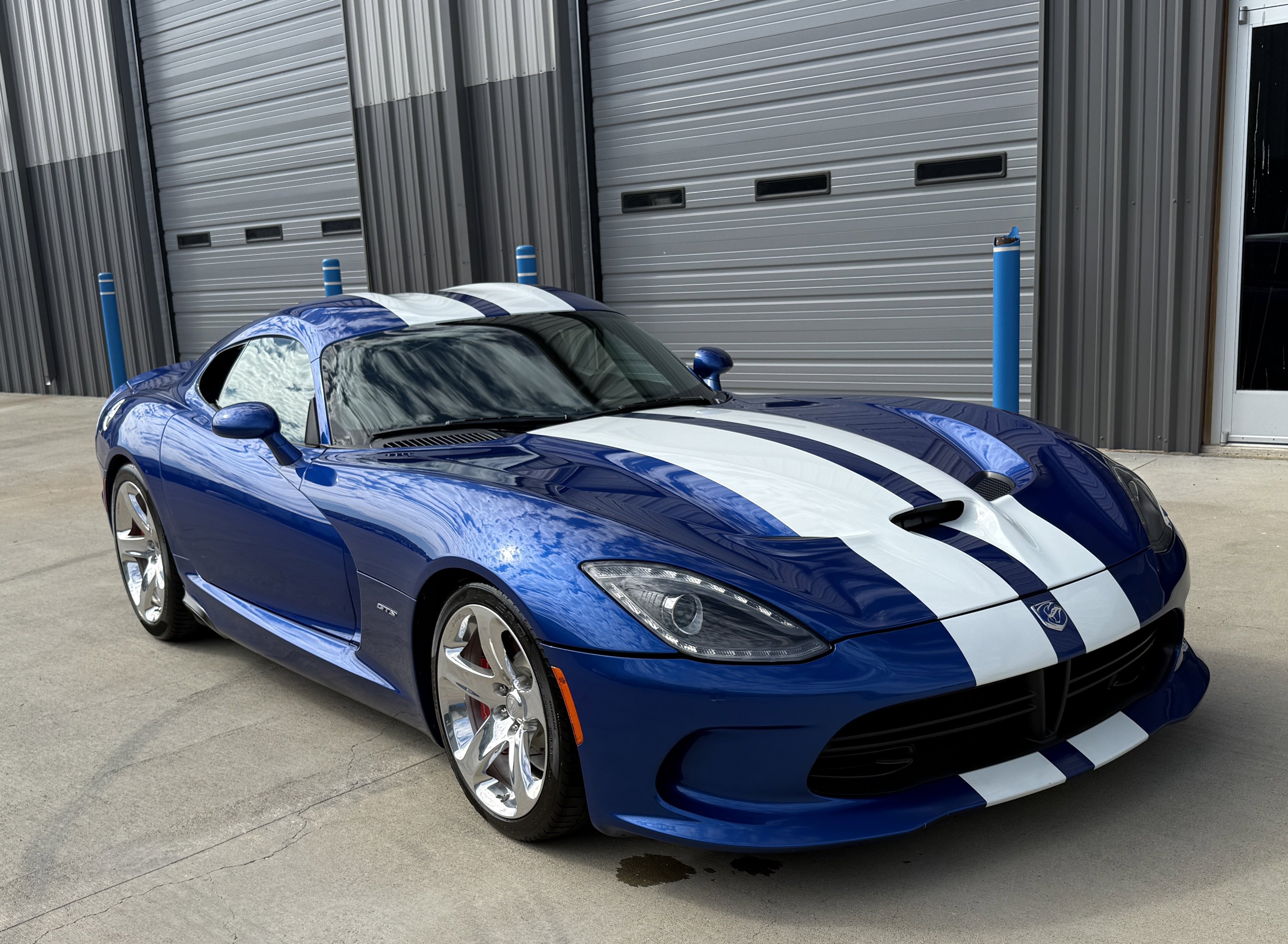 Used 2013 SRT Viper GTS w/ GTS Laguna Interior Pkg image 10