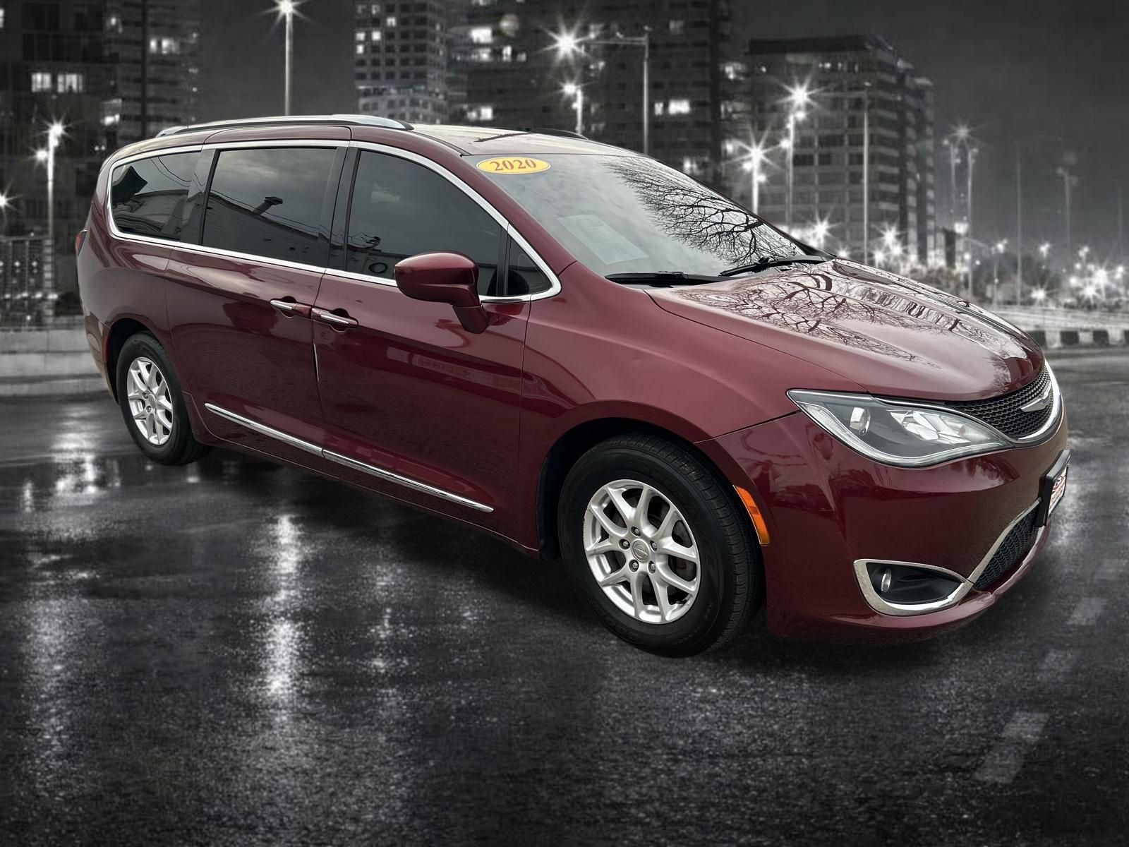 Used 2020 Chrysler Pacifica Touring-L image 9