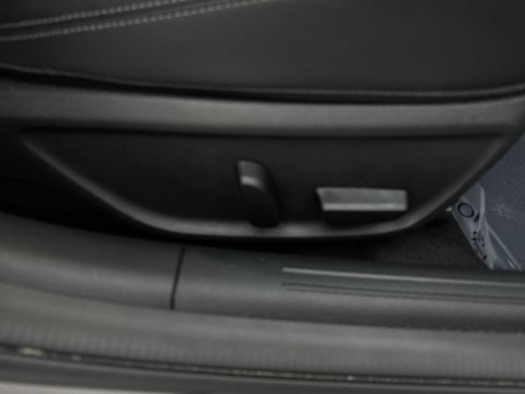 Used 2025 Genesis G70 2.5T RWD image 47