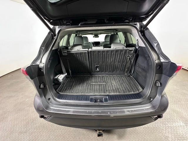Used 2023 Toyota Highlander XLE AWD/4WD image 14